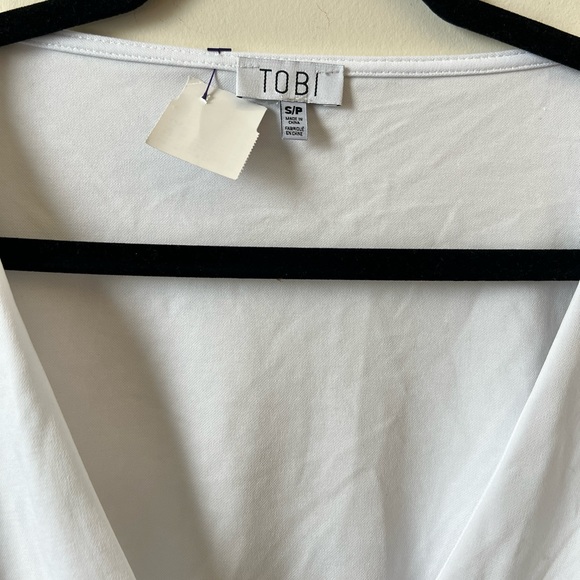 Tobi Plunging Crop Top - Picture 5 of 8